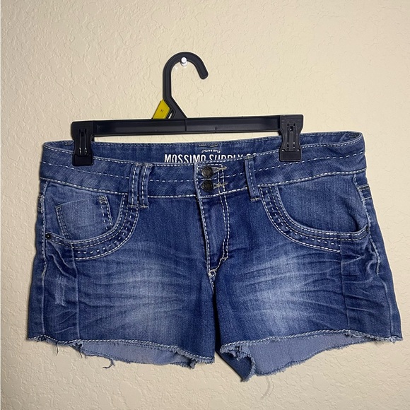 SOLD. 
Y2K Mossimo Supply Co Fit 6 Denim Booty Shorts Size 11 - Picture 1 of 3